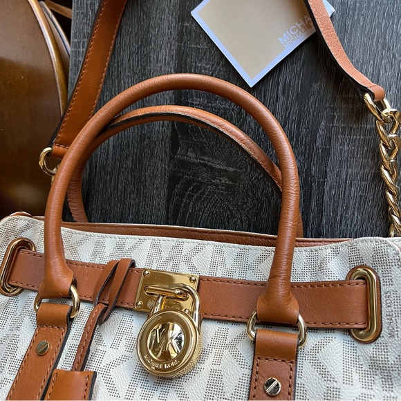 NEW! Michael Kors Hamilton Ivory Monogram Padlock Logo Satchel - Picture 7 of 13